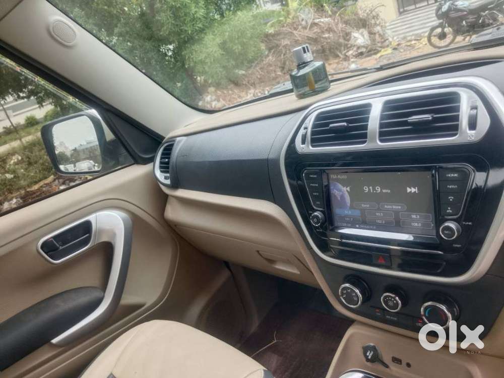 Mahindra Tuv 300 T10, 2018, Diesel