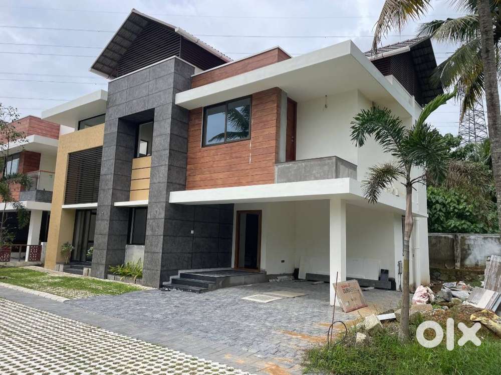 5 CENT 2400 SQFT BRAND NEW GATED VILLA KAKKANAD. For Sale Houses