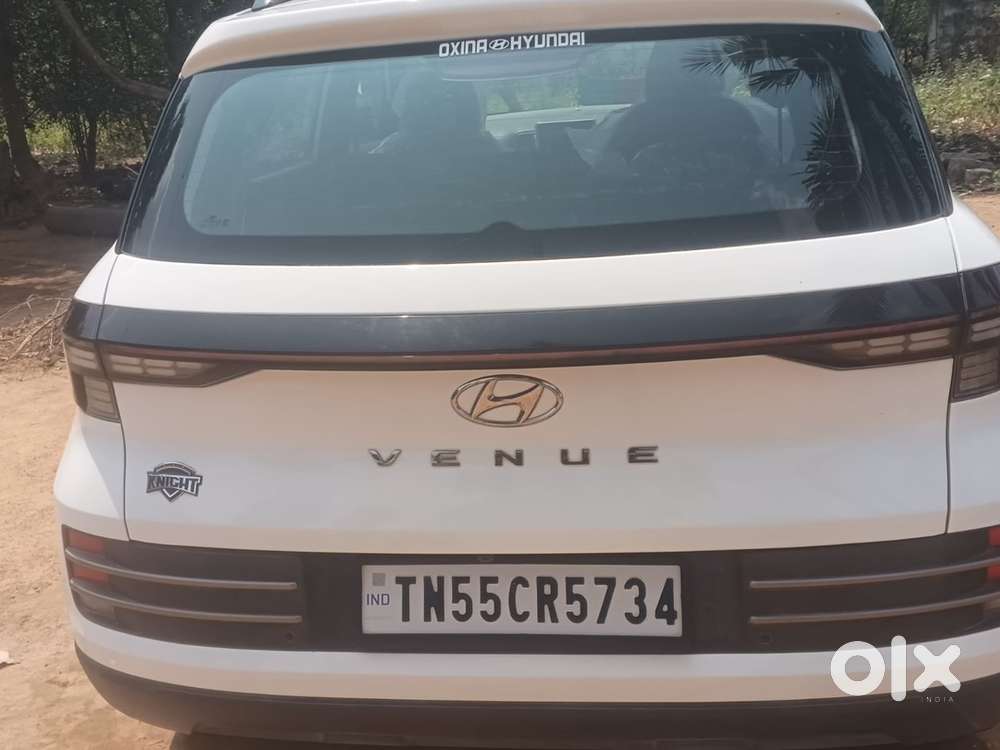 Hyundai Venue 2025 Petrol 8000 Km Driven