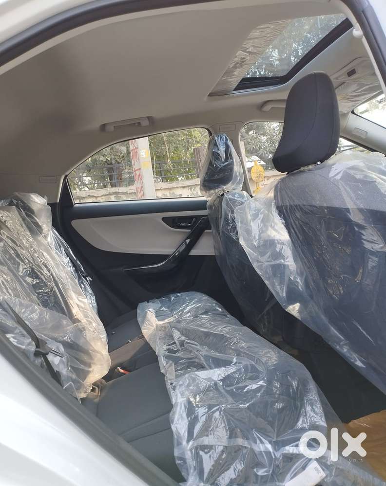 Tata Nexon Pure (s) 1.2 Petrol 6amt, 2025, Petrol