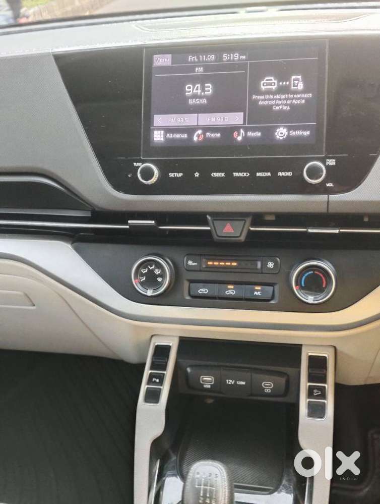 Kia Carens 1.4 Premium 7 Str, 2023, Petrol