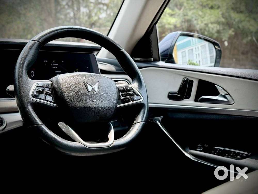 Mahindra Xuv700 2.2 Ax 7 Diesel Mt Luxury Pack Str, 2023, Diesel