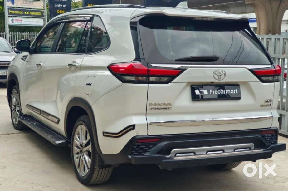 Toyota Innova Hycross 2.0 Zx (o) Hybrid 7 Str, 2023, Petrol