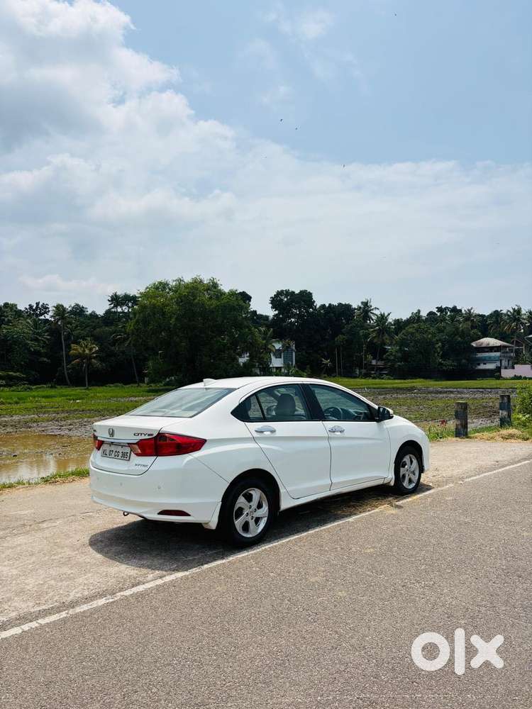 Honda City V At Sunroof, 2016, Petrol