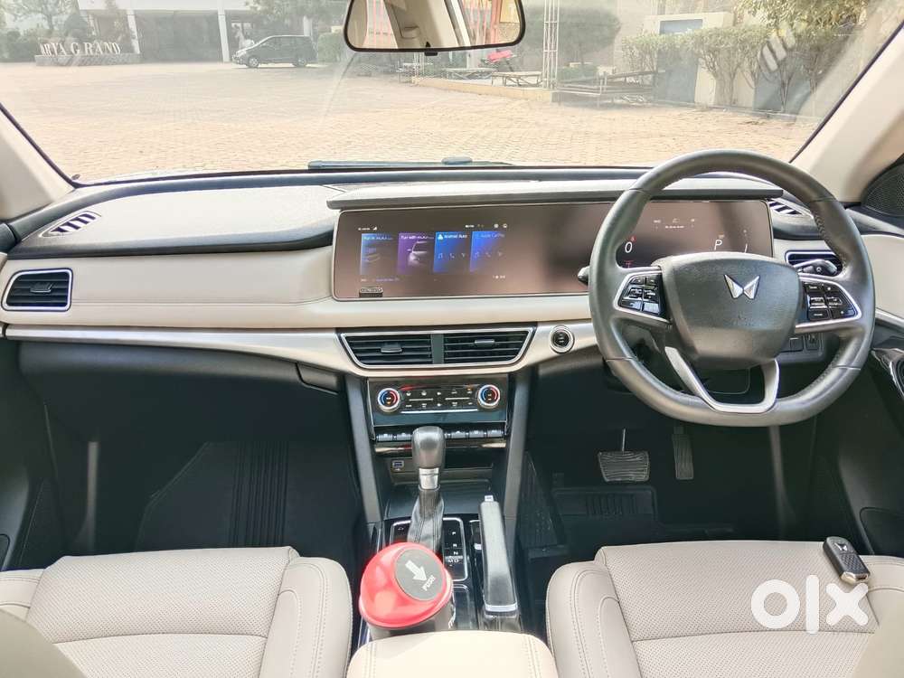 Mahindra Xuv700 2.2 Ax 7 Diesel At Str, 2022, Diesel