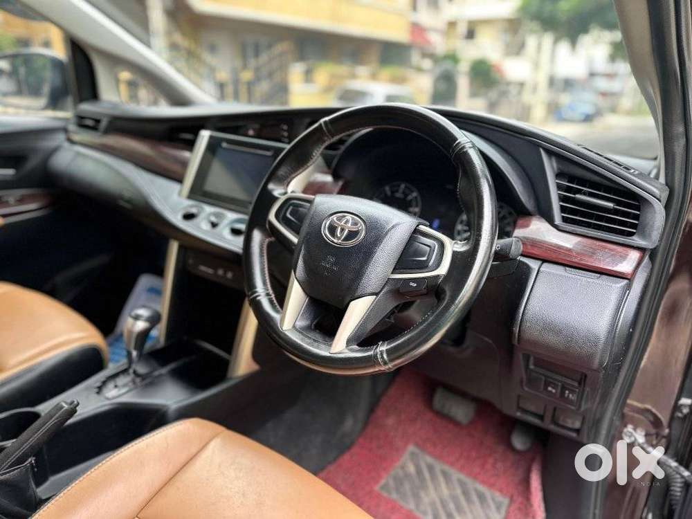 Toyota Innova Crysta 2.8 Gx At, 2016