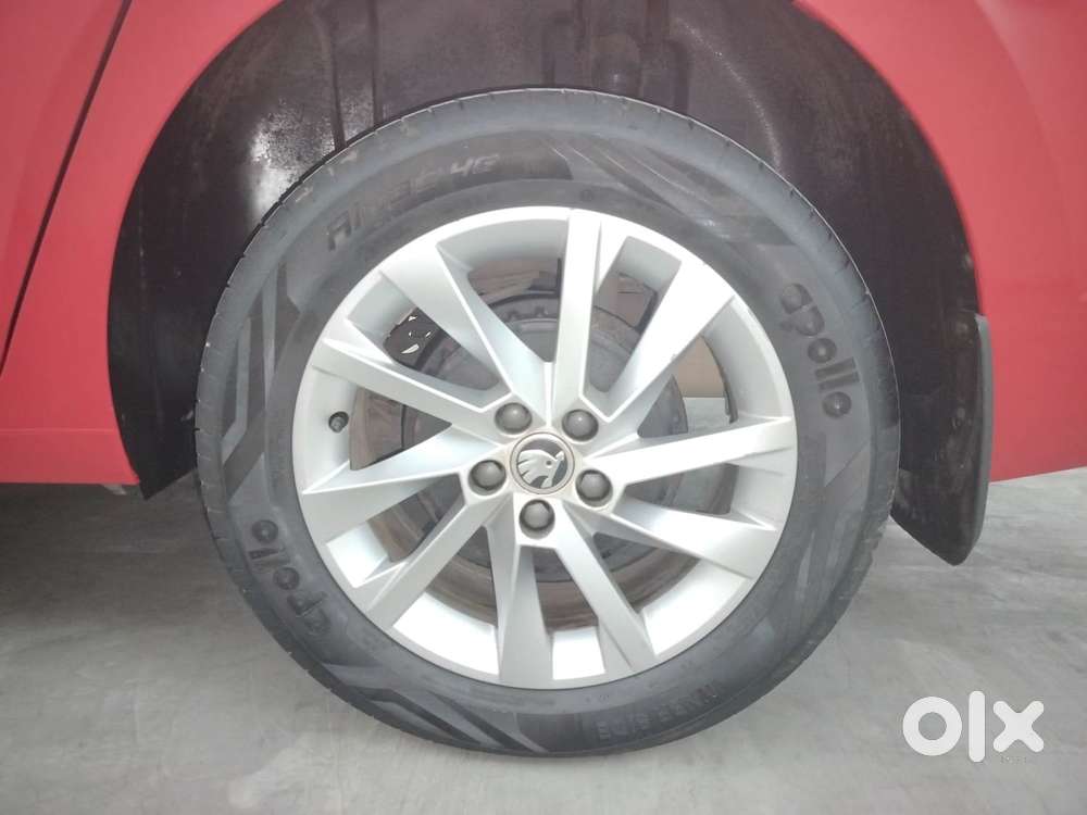 Skoda Slavia Ambition 1.0l Tsi At, 2022, Petrol