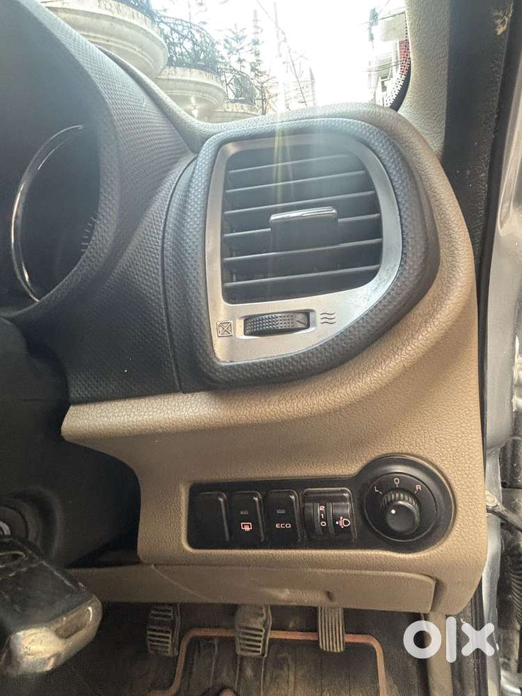 Mahindra Tuv 300 T10, 2019, Diesel