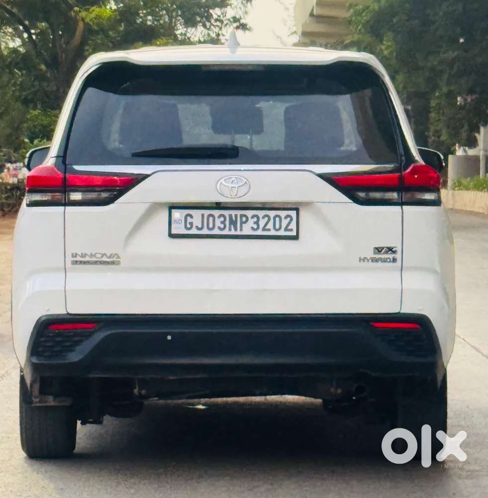 Toyota Innova Hycross 2.0 Vx (o) Hybrid 8 Str, 2024, Petrol