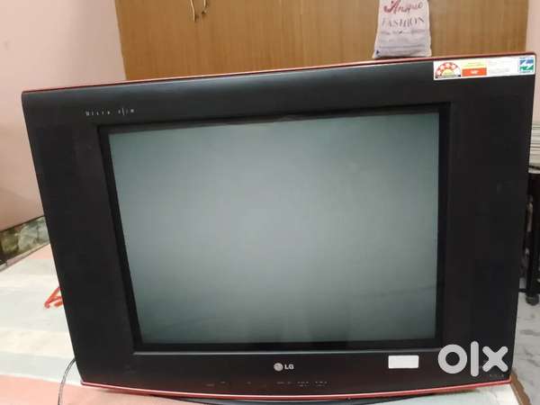 Naya T.V hai use nahi kiya hua hai L.G ka ultra slim rs.4000 ka h