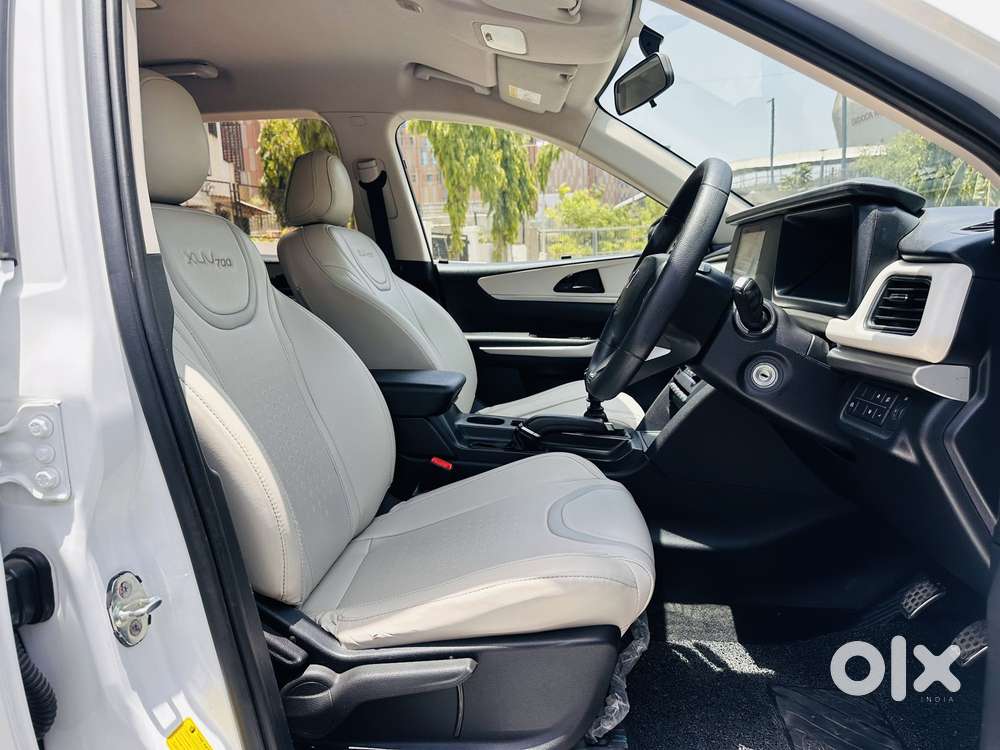 Mahindra Xuv700 2.0 Mx Petrol Mt 5 Str, 2022, Petrol