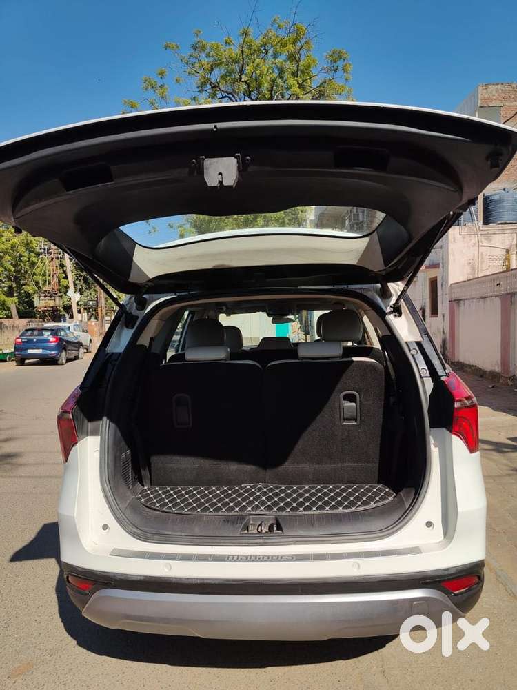 Mahindra Xuv700 2.2 Ax 7 Diesel Mt Luxury Pack Str, 2022, Diesel