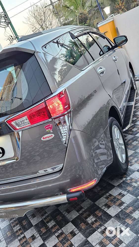 Toyota Innova Crysta 2.4 G Plus Mt 7 Str, 2023, Diesel