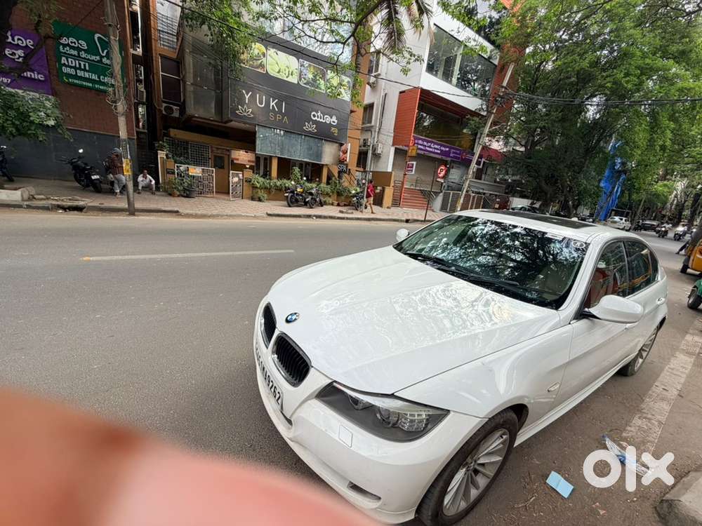 Bmw 3 Series 2011, Luxury Line