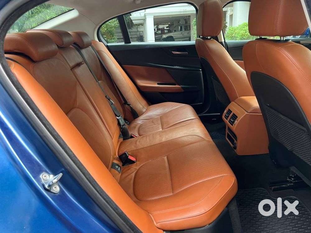 Jaguar Xe Portfolio, 2016, Petrol