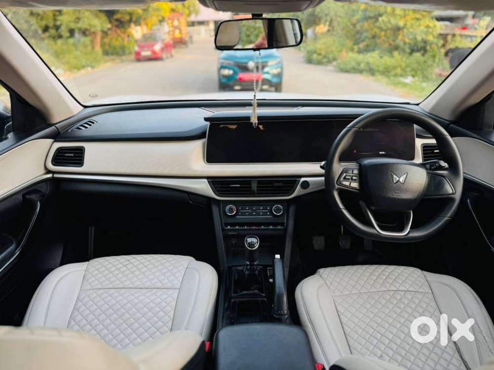 Mahindra Xuv700 2.2 Ax 5 Diesel At 7 Str, 2022, Diesel