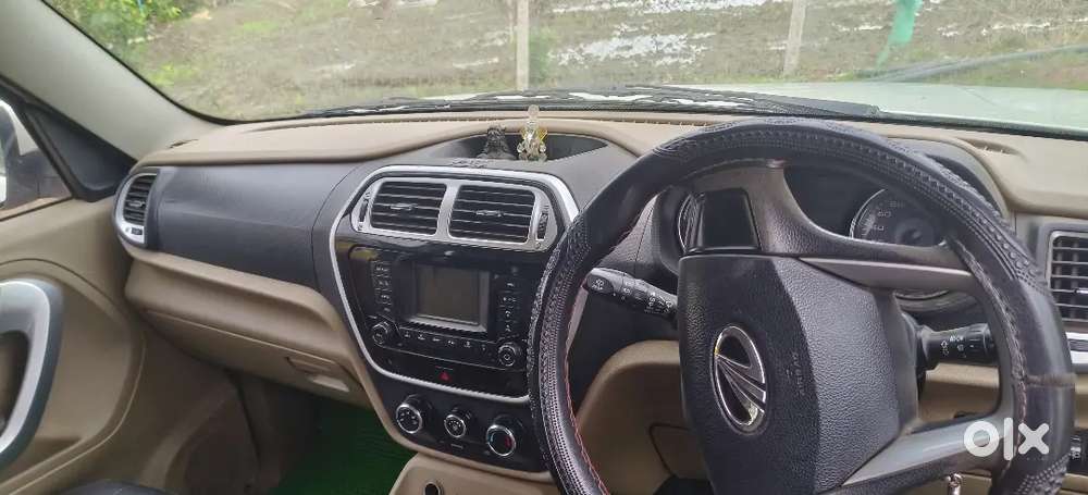 Mahindra Tuv 300 T8 2016