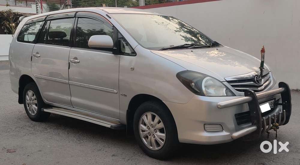 Toyota Innova 2004-2011 2.5 V Diesel 8-seater, 2011, Diesel