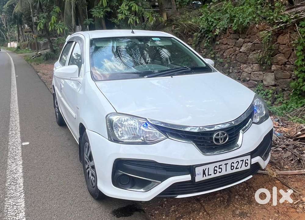 White Manual Etios Liva