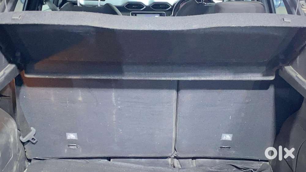 Nissan Magnite 1.0 Xv Premium, 2022, Petrol
