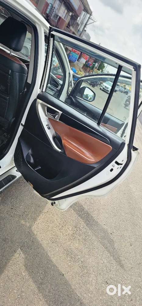 Toyota Innova Crysta 2017 Diesel 83000 Km Driven