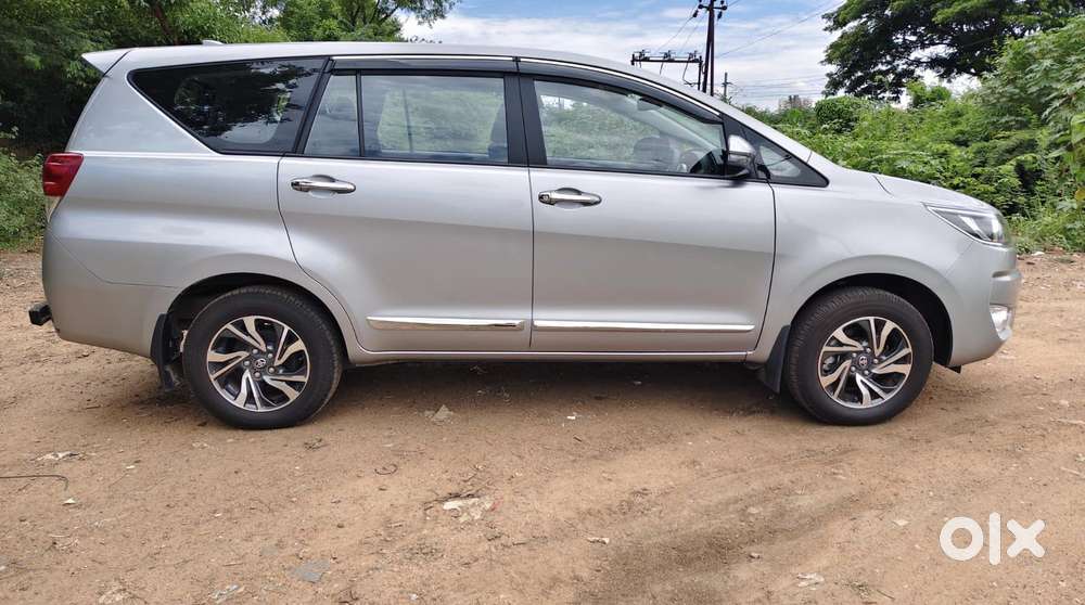 Toyota Innova Crysta [2020-ongoing] 2.4 Gx 8 Str, 2025, Diesel