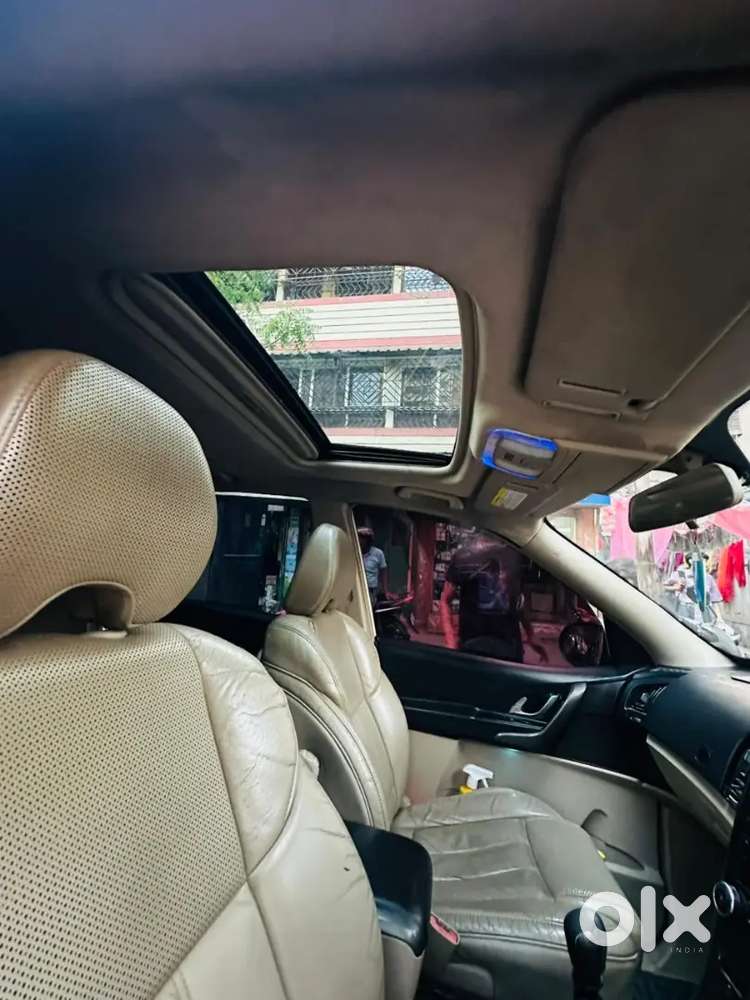 Very Good Condition Car Xuv. W10 Sunroof