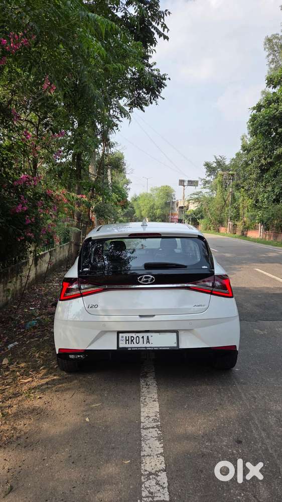 Hyundai I20 Asta (o) 1.2 Mt, 2023, Petrol