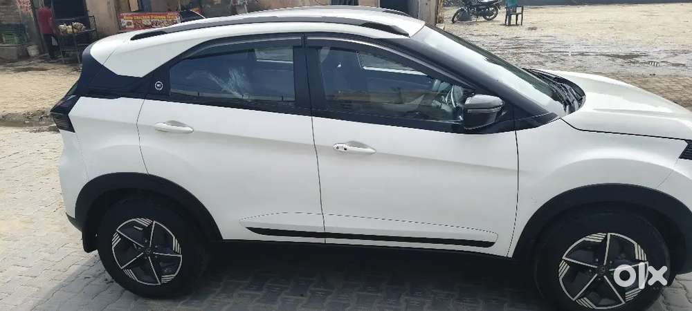 Tata Nexon Creative Amt Petrol White Color New Car