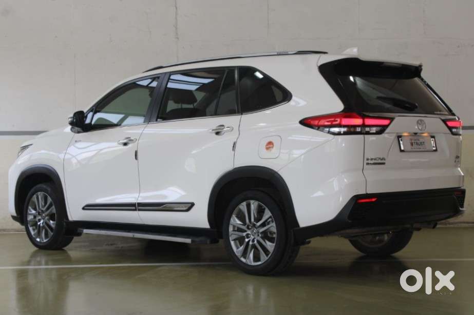 Toyota Innova Hycross 2.0 Zx Hybrid 7 Str, 2025, Petrol