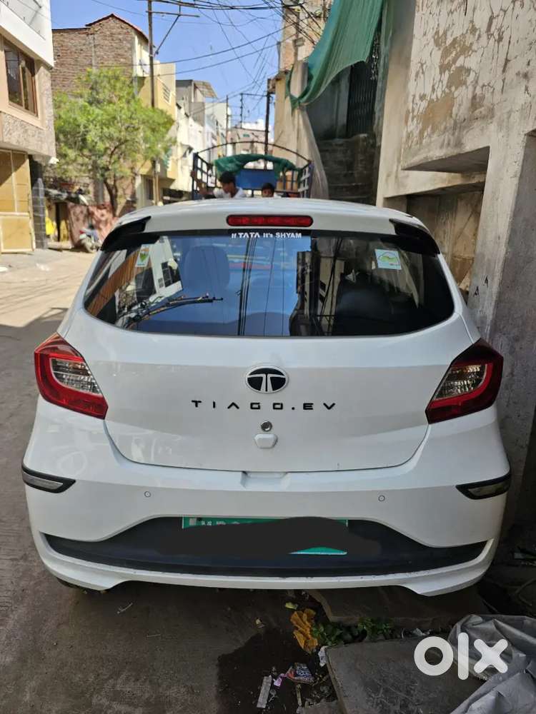 Tata Tiago Ev 2025 Electric 4500 Km Driven.  9 Lakh Me Dena Hai.