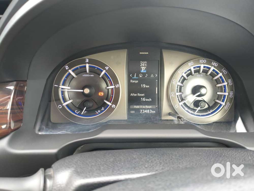 Toyota Innova Crysta 2.8 Zx At 7 Seater, 2016, Diesel