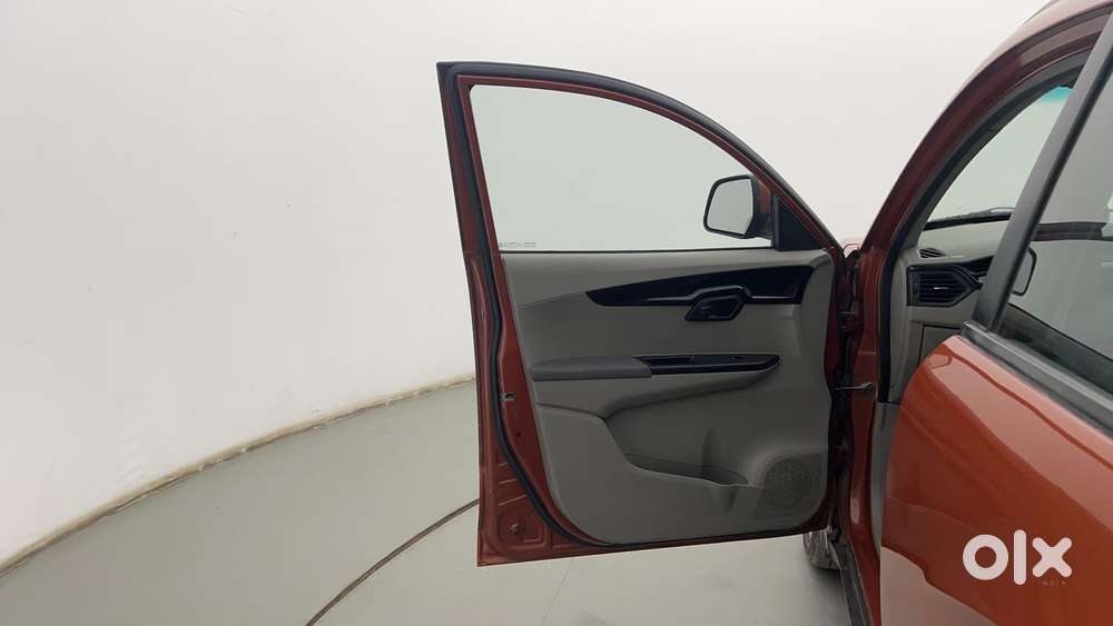 Mahindra Kuv 100 2016-2017 Mfalcon G80 K8, 2017, Petrol