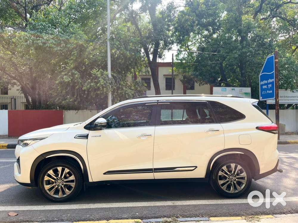 Toyota Innova Hycross 2.0 Zx (o) Hybrid 7 Str, 2024, Petrol