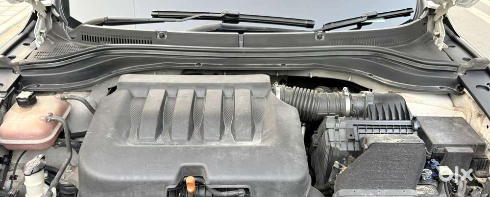 Mahindra Xuv700 2.0 Mx Petrol Mt 5 Str, 2022, Petrol