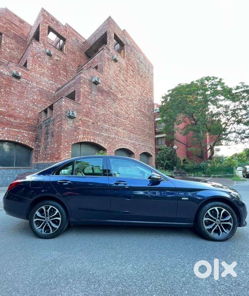 Mercedes-benz C-class 2018 Diesel ,dark Blue Colour,well Maintaned