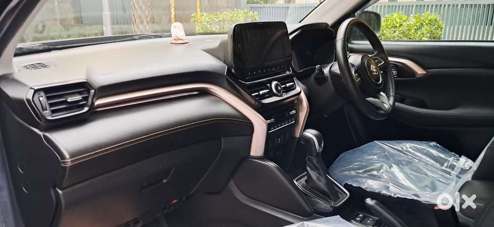 Maruti Suzuki Grand Vitara 1.5 Alpha Plus Intelligent Hybrid Ecvt, 2..