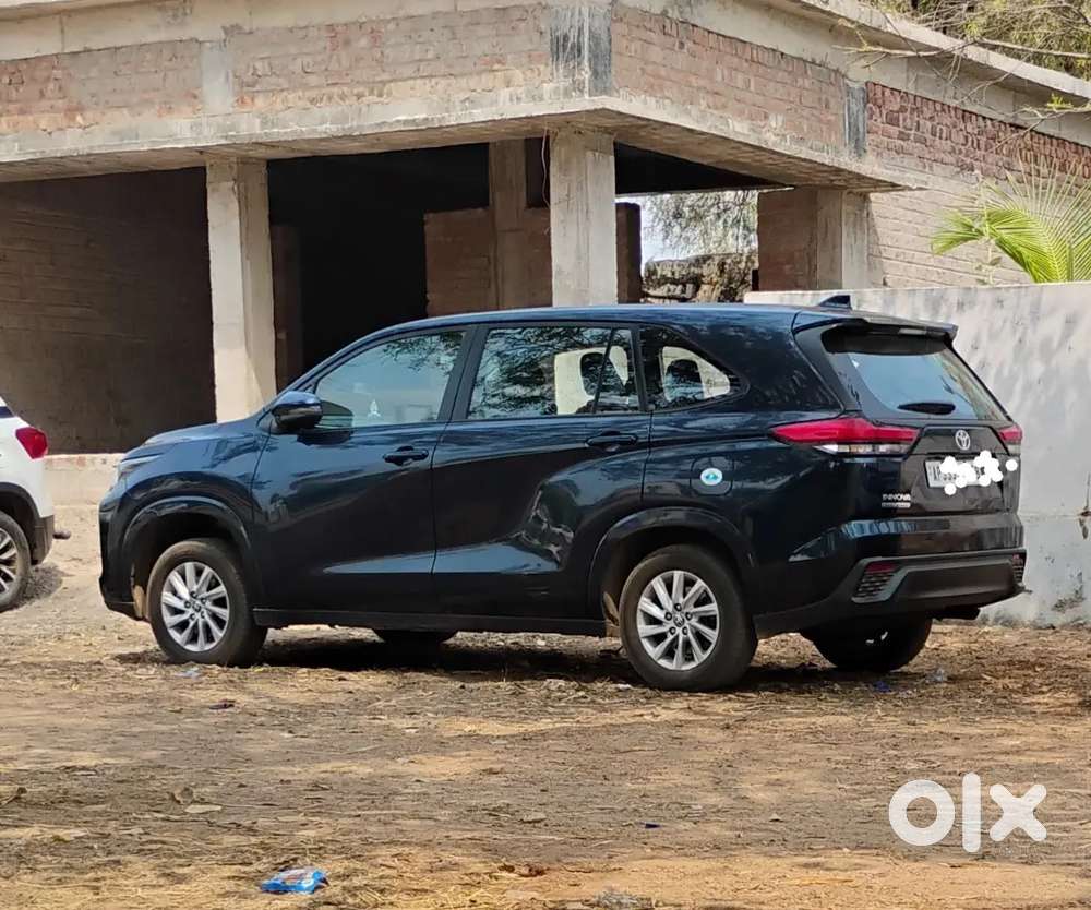 Toyota Innova Hycross 2023 G-slf