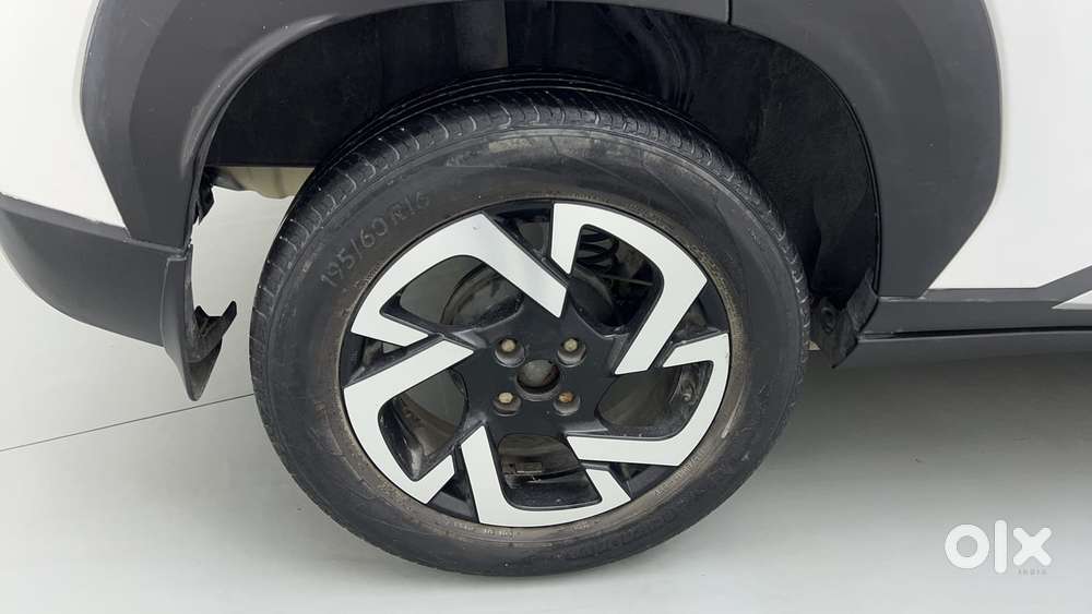 Nissan Magnite 1.0 Xv, 2021, Petrol