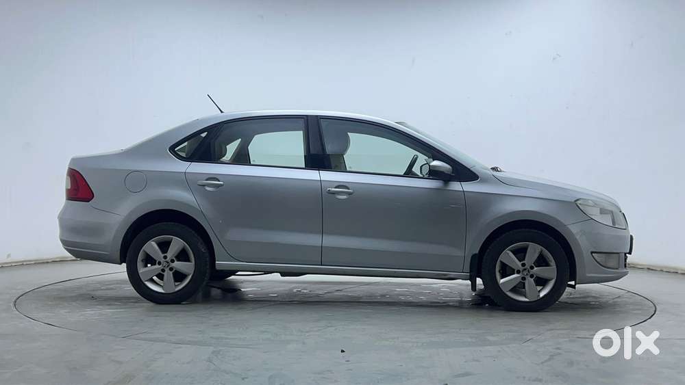 Skoda Rapid 1.6 Mpi Ambition, 2015, Petrol