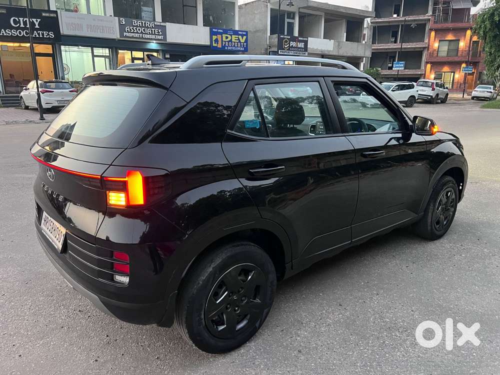 Hyundai Venue 1.0 S (o) Turbo Dct, 2022, Petrol