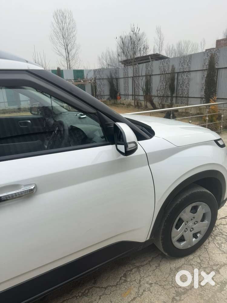 Hyundai Venue 2022 Petrol Well Maintained