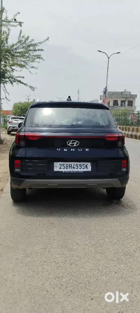 Hyundai Venue2025 Petrol 13000 Km Driven