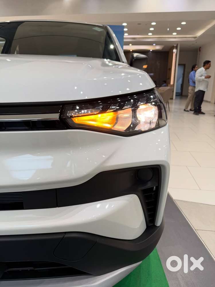Maruti Victoris Petrol 2026