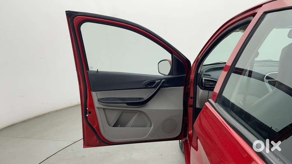 Tata Tiago 1.2 Revotron Xt, 2017, Petrol