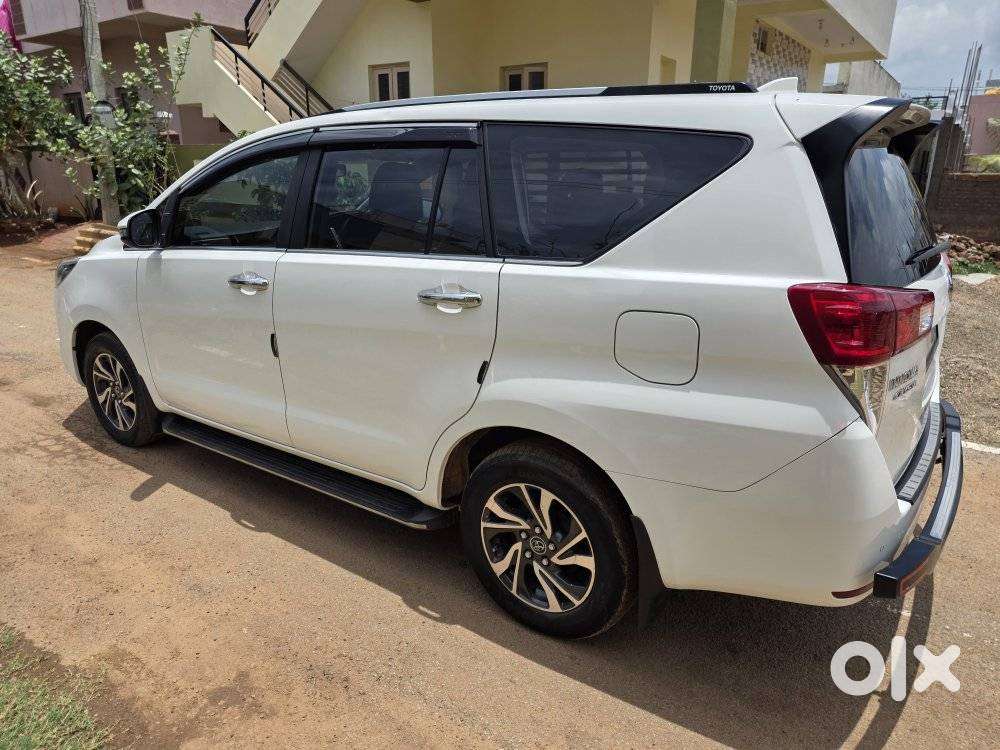 Toyota Innova Crysta 2.4 V 8 Str, 2025, Diesel