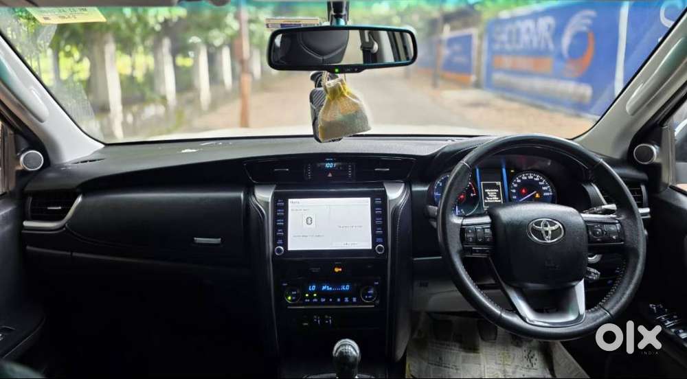 Toyota Fortuner 4x2 Manual   Year :- 2021 Ownership :- 1st Km :- 91000