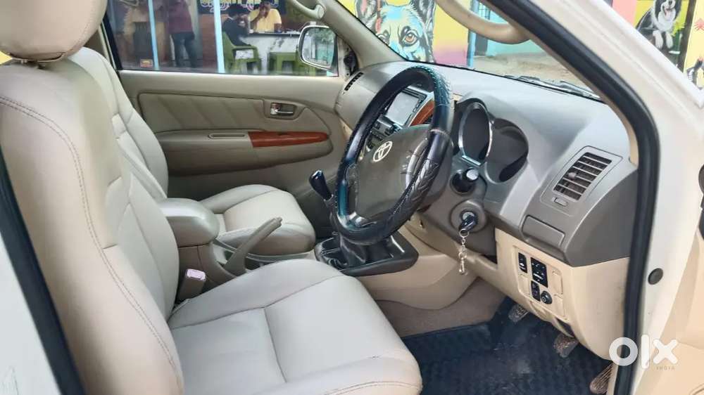 Toyota Fortuner Legender 2011