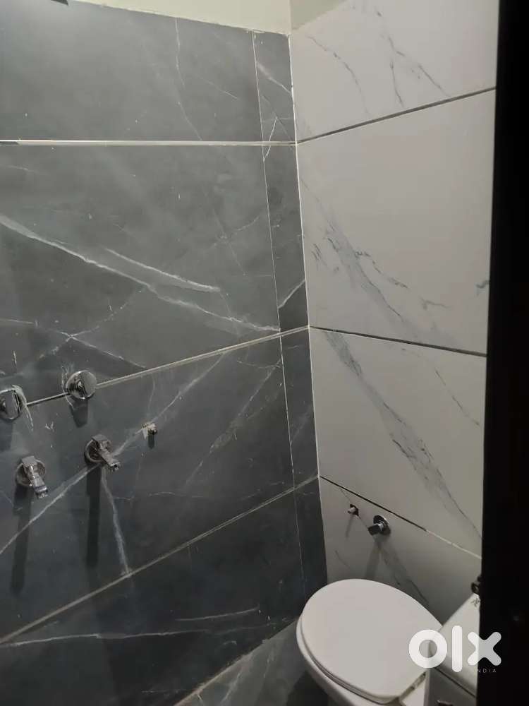 Bed coller mil jaega open kichen bedroom balcony attached washroom fri