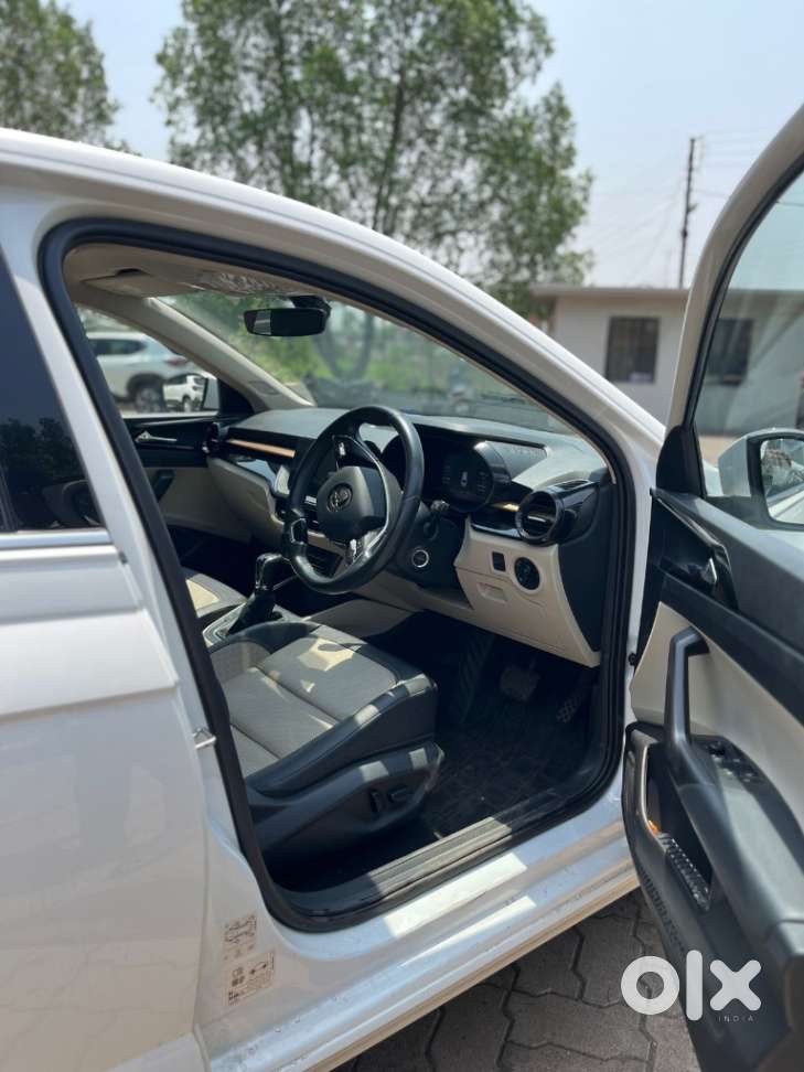 Skoda Slavia 1.0 Tsi Style At, 2024, Petrol